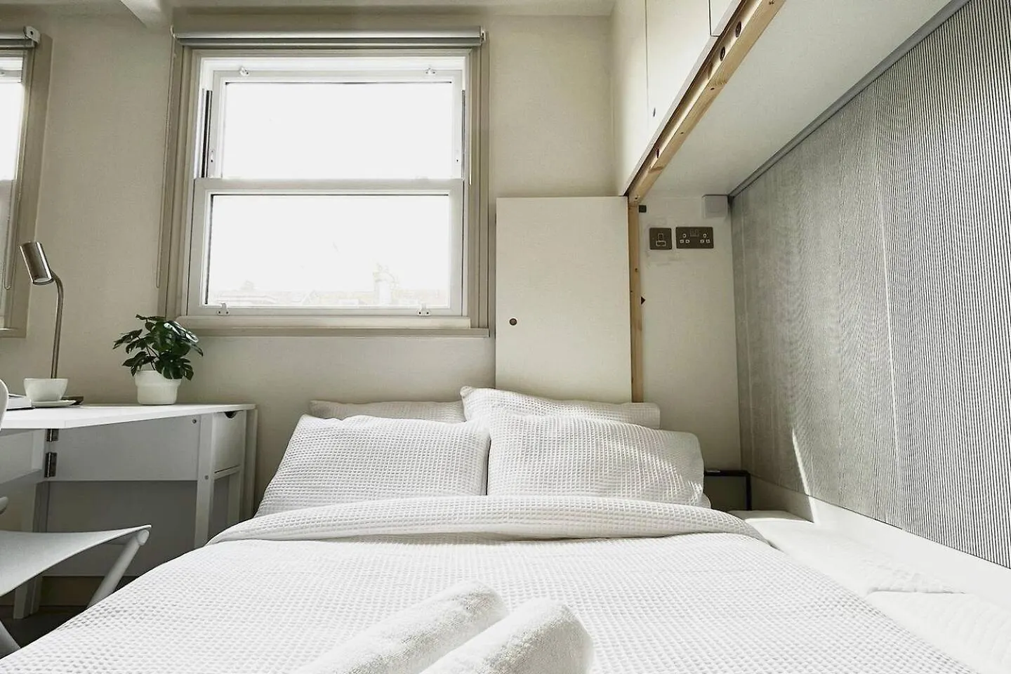 Apt 10 Beachside Beauty Lux Studio Steps From Beach Brighton Apartment