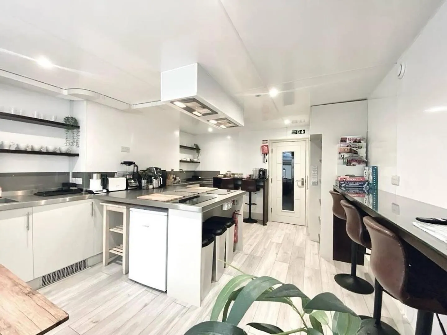 Apartment Apt 10 Beachside Beauty Lux Studio Steps From Beach Brighton United Kingdom