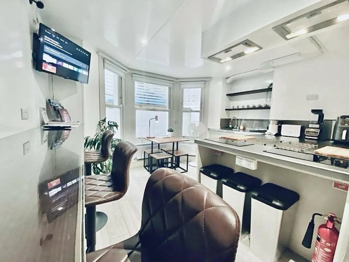 Apartment Apt 10 Beachside Beauty Lux Studio Steps From Beach Brighton